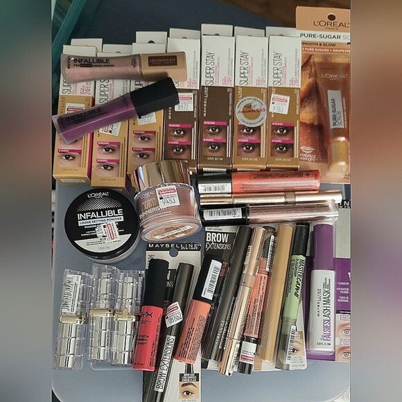 Make-up Lot - Picture 1 of 2